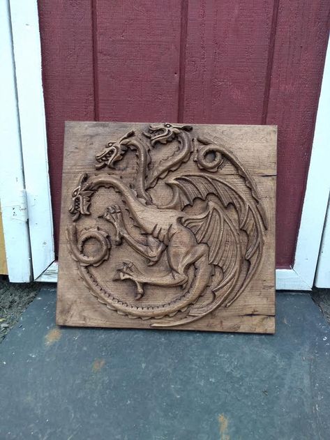 Guy Gifts, A Game Of Thrones, Young Bucks, Fire And Blood, Wood Pallet Art, Got Wood, Chip Carving, House Targaryen, Carving Ideas