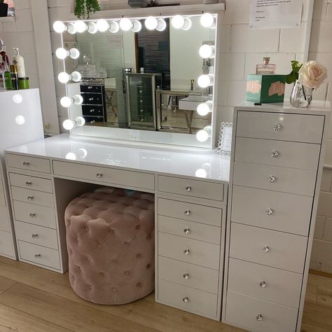 Vanity Chic Mirrors on Instagram: “Hi everyone, this is the new arrival beauty station which arrived last month. If you have any recommendations what other design of vanity…” Slay Station Vanity, Beauty Station Bedroom, Vanity Inspiration, Room Wishlist, Luxury Vanity, Beauty Room Vanity, Beauty Station, Dressing Room Decor, Pastel Room Decor