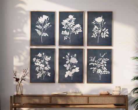 Blue Wall Art Living Room, Blue Walls Living Room, Navy Home Decor, Navy Blue Decor, Navy Living Rooms, Navy Blue Living Room, Floral Wall Art Prints, Navy Blue Wall Art, Dark Blue Flowers