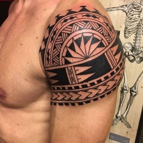 Tato Maori, Quarter Sleeve Tattoos, Maori Tattoos, Man Tattoo, Polynesian Tattoo Designs, Marquesan Tattoos, Maori Tattoo Designs, Mens Shoulder Tattoo, Heaven Quotes