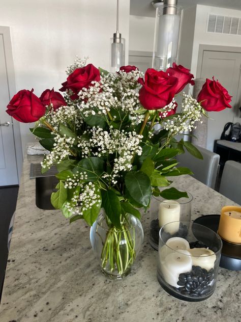 A dozen red roses bouquet flowers with vase birthday present Red Flowers In Vase, Red Roses Vase, Flowers With Vase, Red Flower Bouquet, Red Roses Bouquet, Flower Bouquet Vase, Dozen Red Roses, Rose Flower Arrangements, Birthday Bouquet