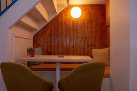 Banquette Seating Under Stairs, Seating Area Under Stairs, Under Stairs Dining Table, Dining Area Under Staircase, Understairs Dining Table, Under Stairs Table Ideas, Dining Booth Under Stairs, Table Under Staircase, Under Stairs Dining Area