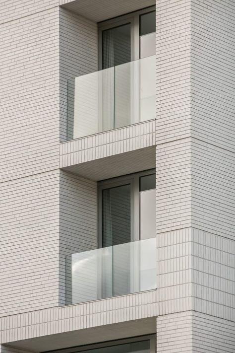 Projecten - Elementarchitecten Residential Architecture Facades, Brick Cladding, Brick Detail, Facade Material, Facade Architecture Design, Minimal Architecture, Brick Architecture, Brick Facade, Residential Complex