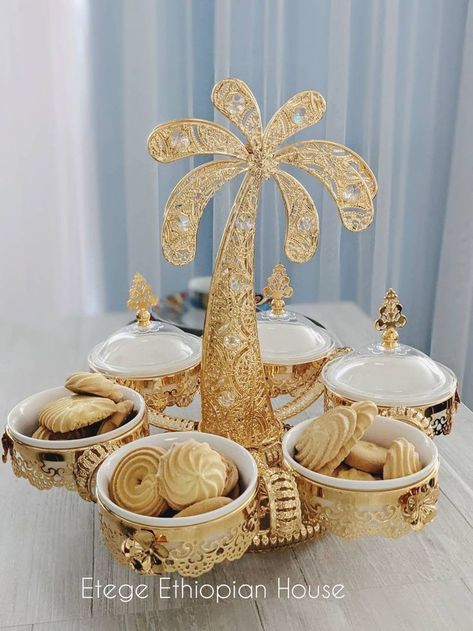 Arab Kitchen, Kitchen Decor Collections, Crockery Design, Cake And Cupcake Stand, Luxury Tableware, Dessert Stand, Cooking Spoon, Glam Decor, Cupcake Stand