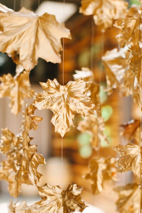 #gold, #leaves  Photography: Brklyn View Photography - www.brklynview.com  Read More: http://www.stylemepretty.com/2014/01/03/organic-glamour-inspiration-shoot-wiup/ Metallic Wedding Theme, Metallic Wedding, 20 November, Gold Diy, Wedding Leaves, Mod Wedding, Gold Leaves, Painted Leaves, The Ceiling