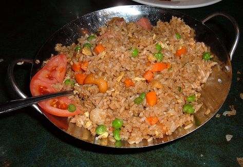 Chicken Schezwan, Schezwan Rice, Singapore Fried Rice, Special Fried Rice Recipe, Fried Rice Seasoning, Cooking Fried Rice, Special Fried Rice, Tandoori Roti, Garlic Fried Rice