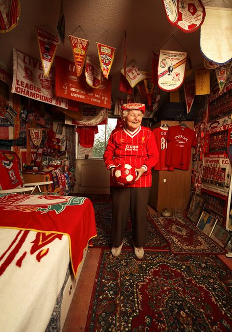 Adam Rubin - UK Football Fans | LensCulture Football Fans Photography, Creative Football Photography, Football Photography Ideas, Footwear Photoshoot, Grassroots Football, Football Inspiration, Sports Fashion Design, Liverpool Champions, London Football