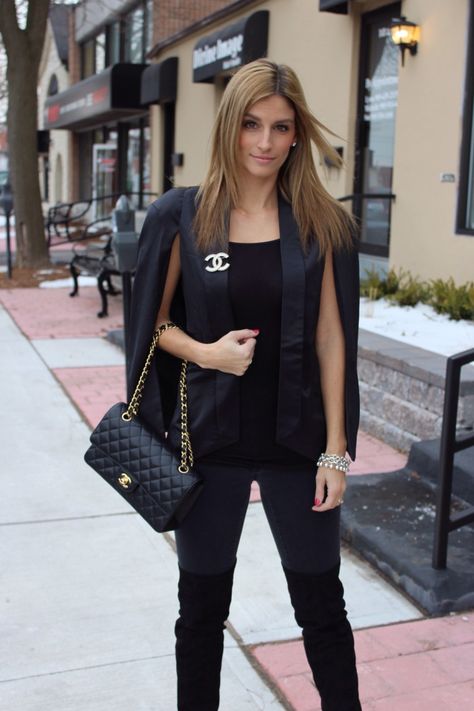 All Black Everything with a Bit of Chanel Sparkle How To Wear Chanel Brooch, Chanel Brooch Outfit Street Style, Business Makeup, Chanel Necklace Jacket, Broche Chanel, Chanel Pins, Classic Black Chanel Bag, Chanel Gabrielle Clutch With Chain, Chic Dressing