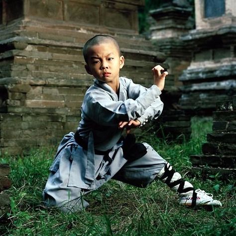 Hao Han (8) 郝永强 Shaolin kung fu student and child actor Shaolin Monastery, Henan Shaolin Monastery, Art Demonstrations, Shaolin Monks, Kung Fu Martial Arts, Shaolin Kung Fu, Martial Arts Movies, Michelle Lewin, Chinese Martial Arts, Architecture Tattoo