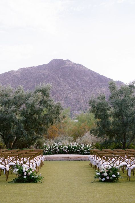 Wedding Arch Classic, Grounded Flowers Wedding Ceremony, Grounded Floral Arrangement, Wedding Flower Floor Arrangements, Ceremony Ground Arrangements, Ground Flower Arrangement Wedding, Grounded Flowers Wedding, Wedding Alter Flowers Ground, Wedding Ceremony Ground Flowers