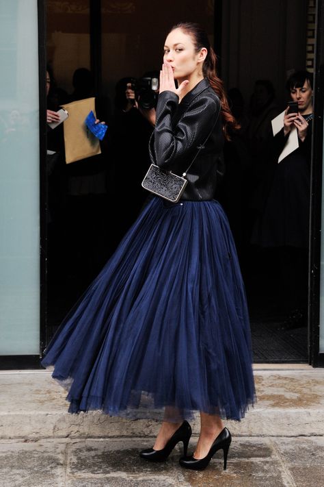 Olga Kurylenko - Couture Fashion Week front row Tulle Skirts Outfit, Tule Rok, Gonna In Tulle, Olga Kurylenko, Skirt Tulle, Couture Mode, Looks Street Style, Skirt Outfit, Outfit Casual