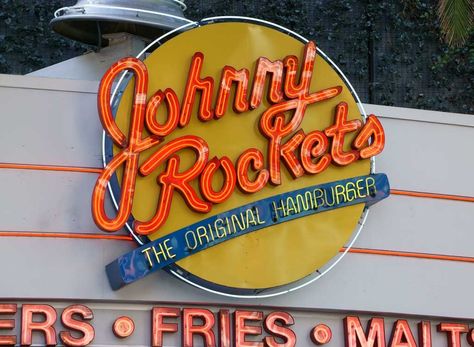 Craving classic diner food? We had two registered dietitians analyze the Johnny Rockets menu and pick out the healthiest and unhealthiest meal options. Brownie Boxes Gift, Diner Logo, Chicken Breast Sandwich, Peanut Butter Shake, Johnny Rockets, Fast Food Logos, Diner Food, Fast Food Places, Meal Options