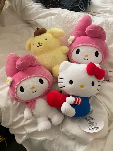 Hello Kitty Things Aesthetic, Hello Kitty Teddy, Hello Kitty Stuffed Animal, Hello Kitty Plushies, Images Hello Kitty, Cute Squishies, Hello Kitty Rooms, Hello Kitty Aesthetic, Hello Kitty Accessories