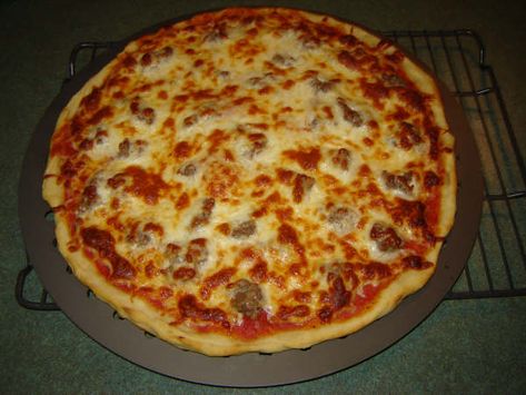 Home Run Inn Pizza Recipe Crusts, Crazy Crust Pizza Recipe, Home Run Inn Pizza, Recipes Pizza, Chicago Style Pizza, Copy Cats, Calzone Pizza, Chicago Pizza, Pizza Making