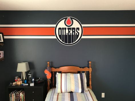 Oilers Bedroom Ideas, Oilers Themed Room, Edmonton Oilers Bedroom, Hockey Bedroom For Boys, Hockey Bedroom Ideas, Hockey Kids Room, Hockey Themed Bedroom, Hockey Basement, Boys Hockey Bedroom