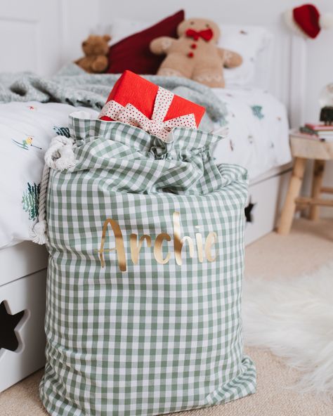 ✨The Personalised Christmas Collection is LIVE!!✨ You can now order your Personalised Advent Calendars and Personalised Christmas Sacks for delivery w/c 28th October. Warning: numbers are very limited! The link in bio will take you straight to the Christmas shop. I can’t wait to help you start new Christmas traditions with your little ones ✨ Designed and made with love by me x 📸: @hollyboothstudio ⭐️⭐️⭐️⭐️⭐️ #personalisedadventcalendar #adventcalendar #countdowntochristmas #personalise... Personalised Christmas Sack, Kids Christmas Gifts, Personalised Santa Sacks, 28th October, Christmas Sack, Luxury Christmas, Green Gingham, Santa Sack, Gold Text