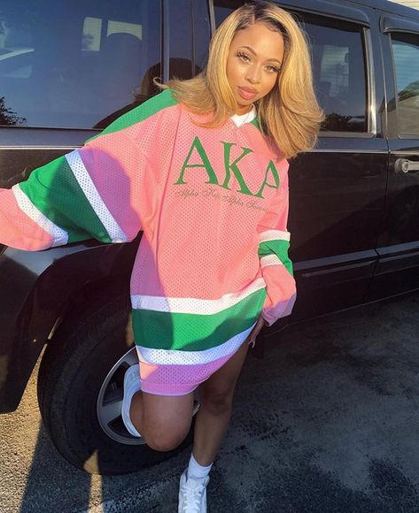 3,766 Likes, 13 Comments - HBCU Drip Inc. (@hbcudrip) on Instagram: “[ @nakyrah._ ] - “Heavy on the Pretty” 🐸💕” Aka Outfits Alpha Kappa Alpha, Aka Outfits, Alpha Woman, Alpha Kappa Alpha, Dope Fashion, Streetwear Fashion Women, Cute Swag Outfits, Tshirt Outfits, Swag Outfits