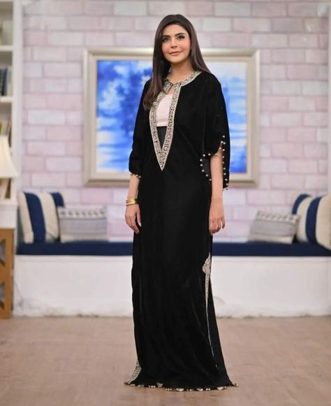 Velvet Dress Long Classy, Dress Long Classy, Pent Design, Desi Party, Cinderella Tutu, Velvet Gowns, Black Velvet Shirt, Pakistani Formal Dresses, Velvet Design