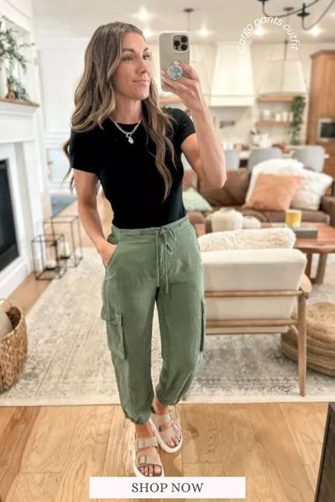 How to Style Cargo Pants Women. Cargo Pants Outfit for Women. Cargo Joggers Outfits Women, Joggers Outfit Fall, Pants Outfit For Women, Women Cargo Pants Outfit, Style Cargo Pants Women, Cargo Pants Women Outfit, Green Cargo Pants Outfit, Green Outfits For Women, Joggers Outfit Women