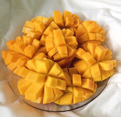 𝕮𝖊𝖈𝖊 🌴 on Instagram: “Sometimes you just have to let that mango.” Mango Margarita, Think Food, Mango Salsa, Food Goals, Pretty Food, Food Cravings, I Love Food, Aesthetic Food, Love Food