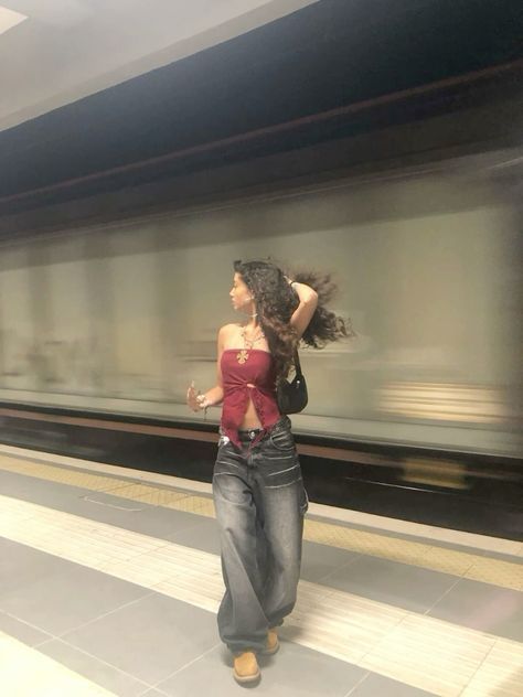 Streetwear Picture Ideas, Streetwear Instagram Feed, Subway Pics, Streetwear Poses Photo Ideas, Ahs Style, Outfit Inspo Casual, Foto Ideas Instagram, Cute Poses For Pictures, Swaggy Outfits