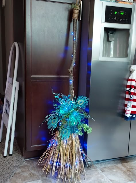 Broom Decorations Ideas, Lavender Crafts Diy, Broom Decorations, Fairy Lights Diy, Witches Brooms, Wedding Broom, Stick Wreath, Halloween Brooms, Lavender Crafts