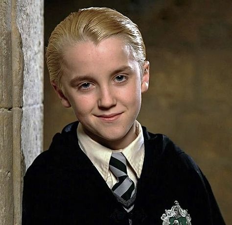 Draco Malfoy 1st Year, Pictures From Movies, Tom Felton Young, Harry Potter Moments, Tari Hip Hop, Meme Harry Potter, Drako Malfoy, Malfoy Family, Harry Draco