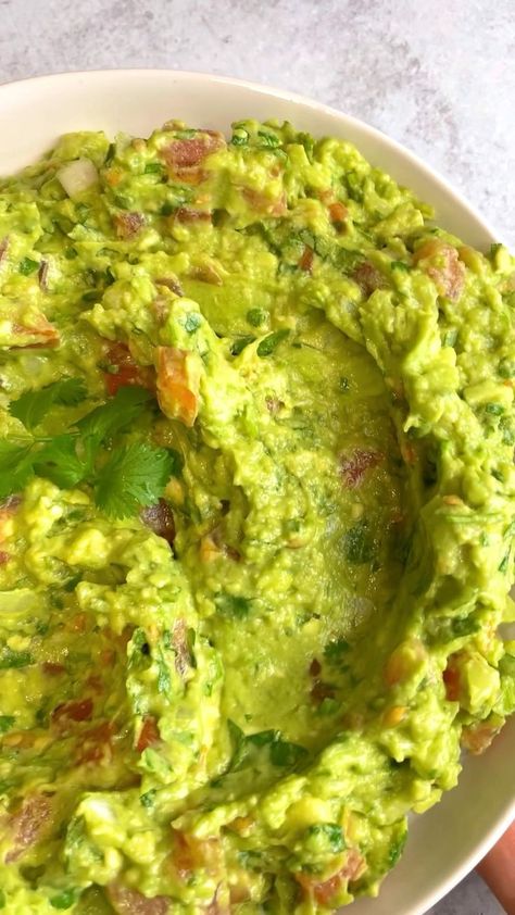 Easy Homemade Guacamole Dip [Video] | Mexican food recipes, Recipes, Guacamole Food With Guacamole, Dinner Ideas Avocado, Eat Food Video, Meals With Guacamole, Avocado Recipes Videos, Lunch Recipes With Avocado, Food And Drink Videos, Dominican Republic Food Recipes, Video Food Recipes