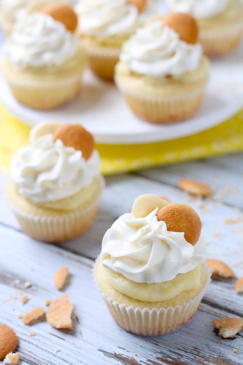 Banana Pudding Cupcakes - The Baker Chick Banana Pudding Cupcakes, Pastor Anniversary, Amazing Cupcakes, Pudding Cupcakes, Cupcakes Recipes, Torte Cupcake, Cupcake Frosting, God Mat, Dump Cake