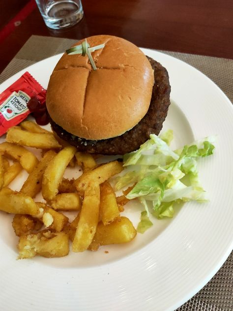 Beef burger and fries Burger And Chips, Beef Burger, Burger And Fries, Chips, Ethnic Recipes, Quick Saves