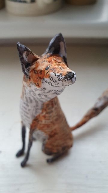 Stary Papier, Paper Mache Projects, Paper Mache Animals, Paper Mache Sculpture, Paper Mache Art, Paper Mache Crafts, Fox Art, Paper Artist, Paper Clay