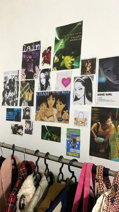 How To Organize Posters On Wall, Poster Wall Set Up, How To Hang Up Posters On Wall, Poster Filled Room Aesthetic, Poster Set Up Ideas, Anime Poster Wall Bedroom, Clothing Rack Aesthetic, Aesthetic Wall Posters, Wall Posters Bedroom