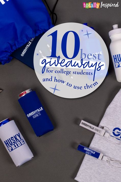 Colleges use #PromotionalProducts to market themselves to new students every year. Here are the best items to giveaway and how to distribute them! Prize Ideas For College Students, Prizes For Middle School Students, Package For College Student, Cheap University Logo T-shirt In College Style, College Student Discounts, College Marketing, Alumni Gifts, College Recruiting, Items For College