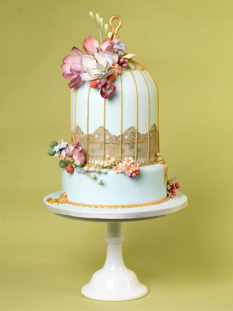 Vintage Birdcage Cake - I like the style and how different the cake is... but maybe it could radiate more of wedding theme... Bird Cage Cake, Vintage Pasta, Mini Torte, Bird Cakes, Lace Wedding Cake, Chocolate Wedding Cake, Gateaux Cake, Cake Lace, Wedding Cake Decorations