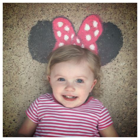 Minnie Mouse sidewalk chalk art Minnie Mouse Chalk Art, Chalk Art Photo Ideas, Chalk Art Ideas For Kids, Chalk Pictures With Kids, Chalk Disney Art, Disney Character Chalk Art, Easy Sidewalk Chalk Art Ideas Disney, Sidewalk Chalk Photos, Chalk Art Ideas