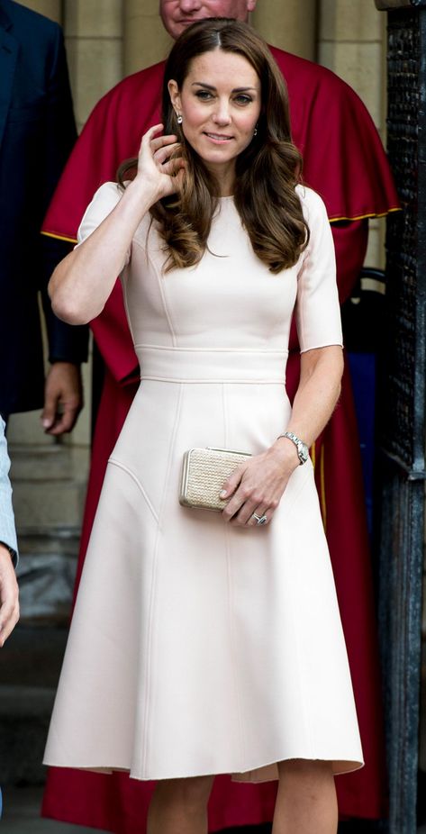 Vévodkyně Kate, Kate Middleton Style Outfits, Lela Rose Dress, Düşes Kate, Herzogin Von Cambridge, Looks Kate Middleton, Kate Middleton Hair, Kate Middleton Dress, Kate Middleton Outfits