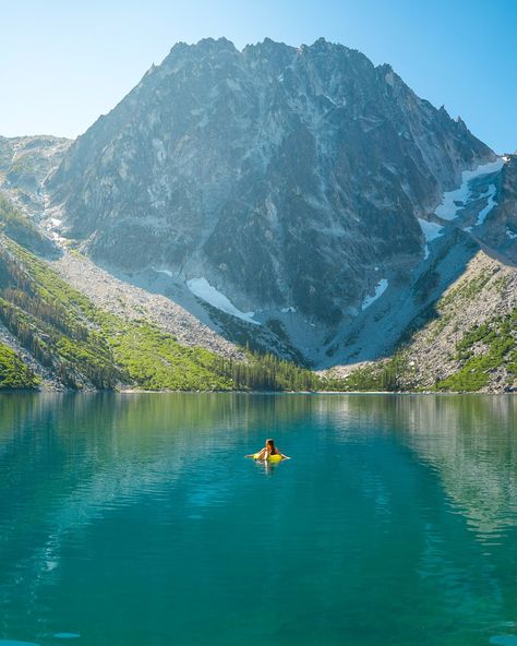 This is a blue lake appreciation post😍💙 It always amazes me how so many places have these bright blue waters! I remember truly not knowing water like this existed until seeing a blue alpine river in California. Now I like to compare past blue lakes and see which is the “bluest”😂 Which of these would you want to jump in first?! 1- Lake Colchuck in Washington 2- Delta Lake in Grand Teton 3- Blue Pool in Oregon 4- Mount Rainier National Park 5- Lake on Naches Peak Loop in Washington #alpin... Delta Lake, Washington Lakes, Blue Pool, Mount Rainier National Park, Rainier National Park, Alpine Lake, Blue Lake, Jump In, Appreciation Post