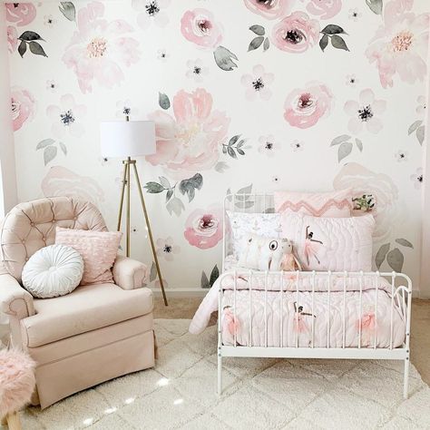 Girl Bedrooms, Girl Nursery Room, Wallpaper Project, Baby Wallpaper, Princess Room, Mural Floral, Project Nursery, Nursery Wallpaper, Baby Nursery Decor