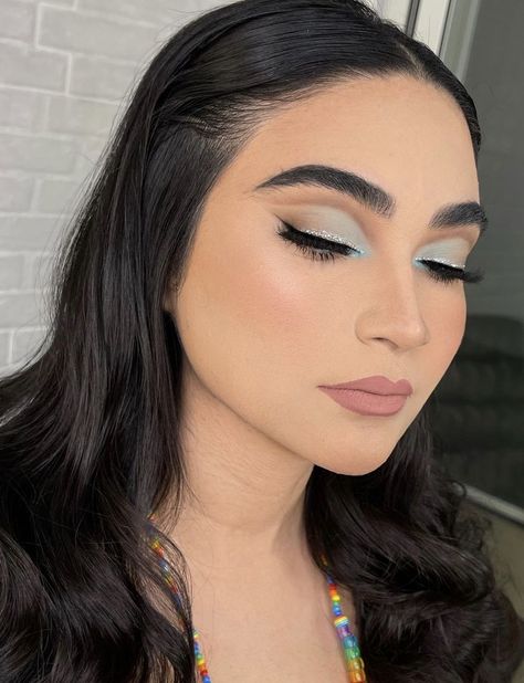 Dusty Blue Makeup Look Wedding, Quince Makeup Looks Blue, Makeup For Prom Blue Dress, Light Blue Makeup Looks Quince, Baby Blue Prom Makeup, Dusty Blue Makeup, Baby Blue Quince Makeup, Baby Shower Makeup Ideas Blue, Blue Dress Makeup Look