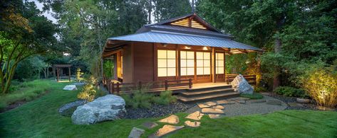 Japanese House Design Exterior, Traditional Japanese House Exterior, Japanese House Exterior, Small Japanese House, Japanese Tiny House, Japanese Dojo, Japanese Exterior, Dojo Design, Japanese Bath House