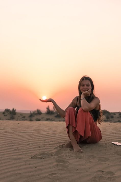 Desert Photoshoot Ideas, Beach Photo Inspiration, Desert Photoshoot, Desert Photography, Photo Recreation, Shotting Photo, Photographie Portrait Inspiration, Beach Pictures Poses, Beach Photography Poses