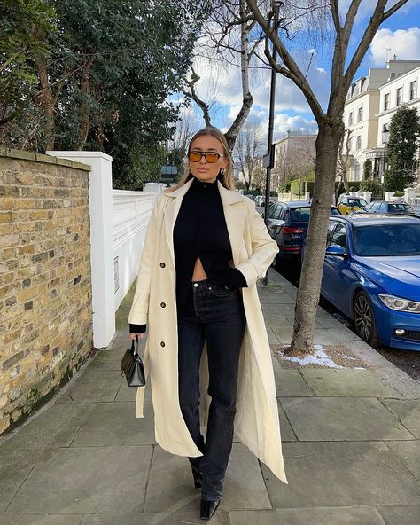 SARAH ASHCROFT on Instagram: “Blue sky is that you?! 👏🏼 dreamy trench coat from my @missguided edit” Sarah Ashcroft Outfits, Sarah Ashcroft, Blonde Fashion, Cold Weather Outfits, Coat Fashion, Curator Style, Aesthetic Fashion, Winter Wardrobe, Fashion Lifestyle