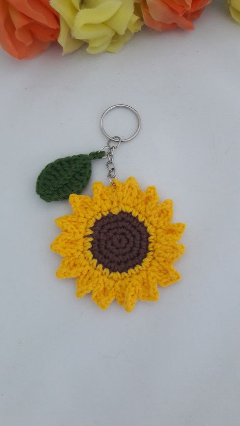 Sunflower Bag, Sunflower Keychain, Crochet Sunflower, Sunflower Pattern, Keychain Bag, Boho Accessories, Yarn Sizes, Crochet Keychain, Crochet Art