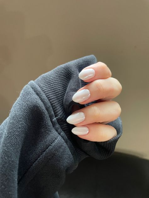 White Chrome Nails Almond Shape, Hailey Bieber Nails White Chrome, Chrome White Nails Almond, White Nails Short Almond, White Chrome Almond Nails, Nails For College, College Graduation Nails, Short Nails Almond, Holiday Nail Inspo