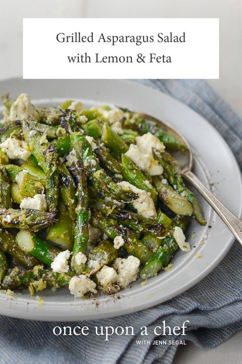 Grilled Asparagus Salad with Lemon & Feta Grilled Asparagus Salad, Salad With Lemon, Asparagus Salad, Grilled Asparagus, God Mat, Low Carb Paleo, Grilled Fish, Asparagus Recipe, Veggie Dishes