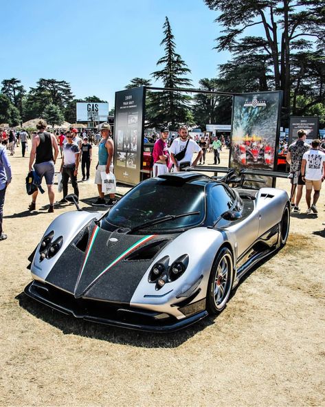 Pagani Zonda “Oliver” painted in Silver with exposed carbon fiber w/ tricolore stripes Photo taken by: @nm_spots on Instagram Pagani Zonda, Geneva Motor Show, Car Center, Super Car, Super Bikes, Bike Design, Car Logos, Bmw Cars, Beautiful Cars