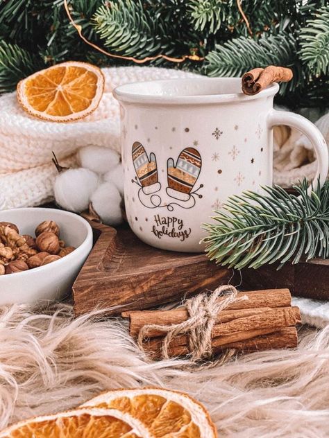 Christmas Flatlay, Winter Drinks, Christmas Feeling, Christmas Inspo, Christmas Photography, Christmas Scenes, A Cup Of Coffee, Christmas Drinks, Christmas Mood