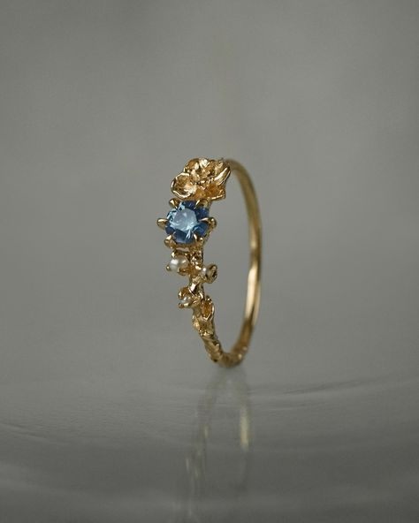 The rare blue orchid, immortalized in gold🦋Our Asrai Garden Ring made bespoke with a glowing blue sapphire upon a single Orchid stem! Explore our online Bespoke Page to learn more about customizing your very own Asrai Garden Ring with a centre stone💐 Single Stone Rings Gold, Asrai Garden, Rare Engagement Rings, Laurie Fleming, Garden Ring, Elegant Gloves, Ring Inspiration, Gold Jewellry, Pretty Jewelry Necklaces