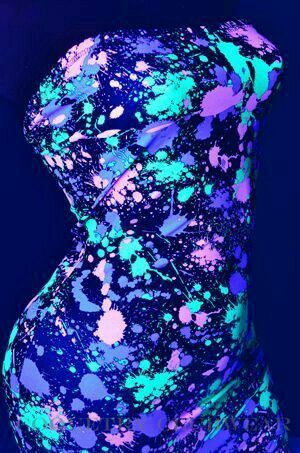 Glow In The Dark Dress Neon, Black Light Dress, Blacklight Outfit Ideas, Neon Outfits Party Glow, Noctis Aesthetic, Neon Glow Outfit, Blacklight Outfit, Glow Party Outfit Women, Glow Party Dress