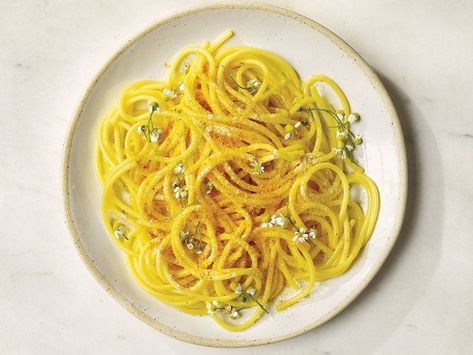 Spaghettoni with Jasmine, Saffron, and Chamomile Chamomile Recipes, Best Spaghetti Recipe, Buttery Noodles, Saffron Recipes, Quick Pasta Dishes, Pasta Varieties, Cherry Tomato Sauce, Best Spaghetti, Cherry Tomato Pasta